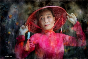 09_Lady in red